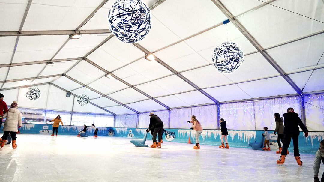 Pista de hielo ubicada en el centro Comercial AireSur