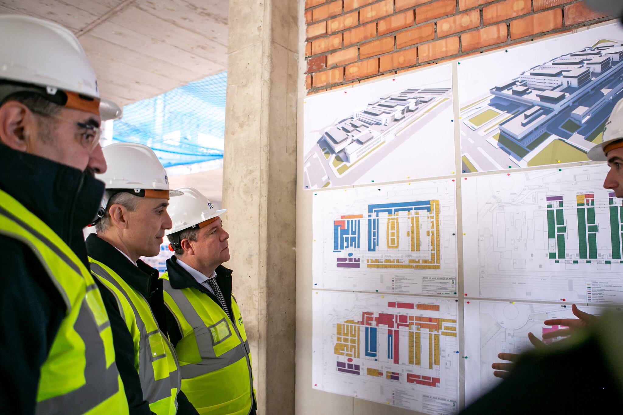 Page visita las obras del nuevo hospital de Puertollano