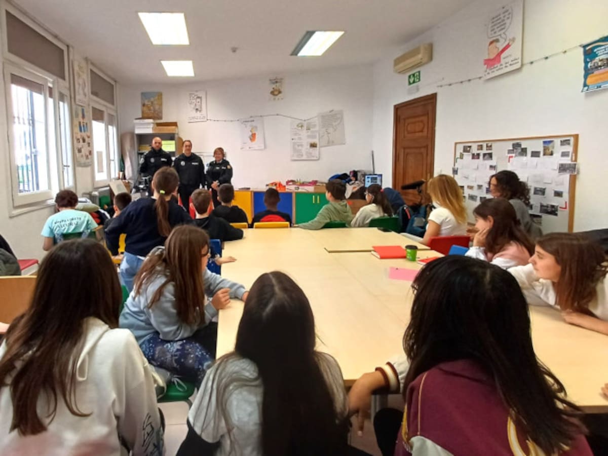 El Consejo de la Ciudad de las Niñas y los Niños aborda la seguridad junto a la Policía Local