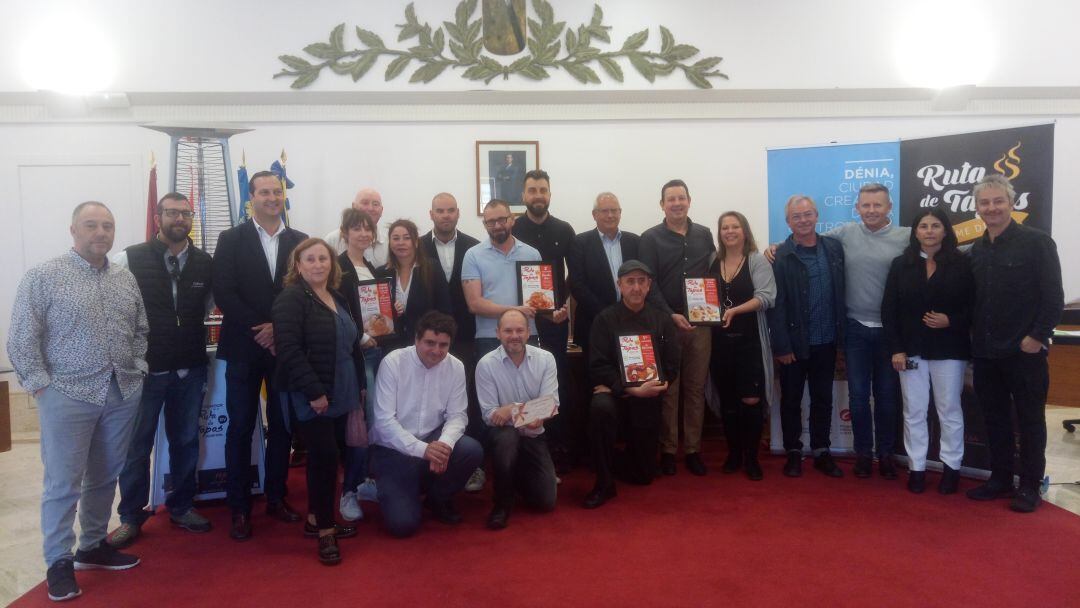 Foto de familia de los ganadores de la XIV edición de la Ruta de la Tapa de Dénia.