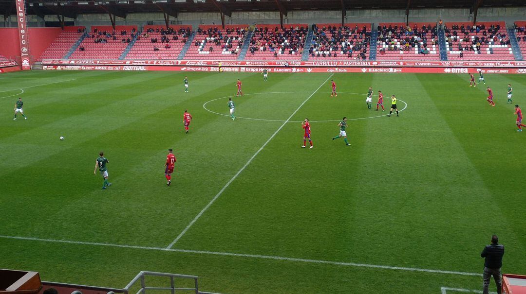 El Numancia se impone bajo la lluvia al Racing de Ferrol.