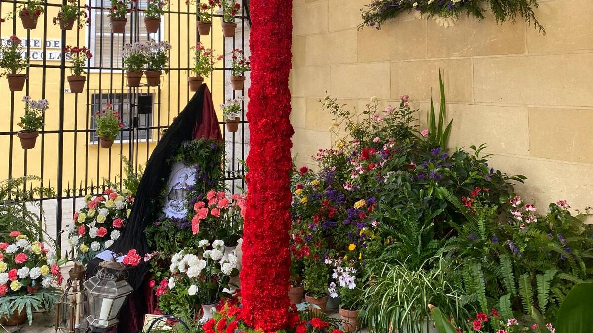 Cruces de Mayo Jesús Coca, Cruz de San Nicolás y Cintia Bustos