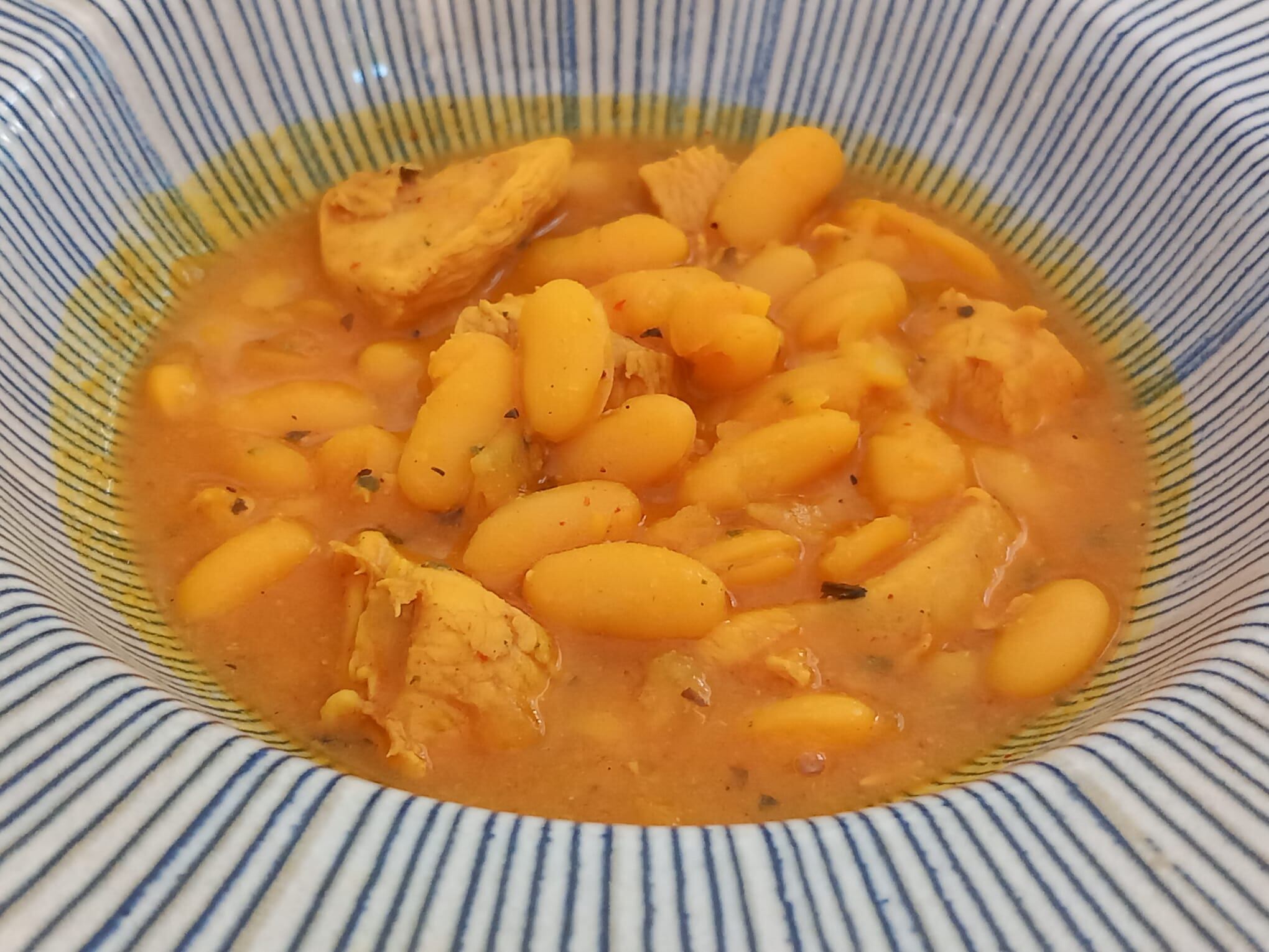 Habichuelas con pinchitos morunos