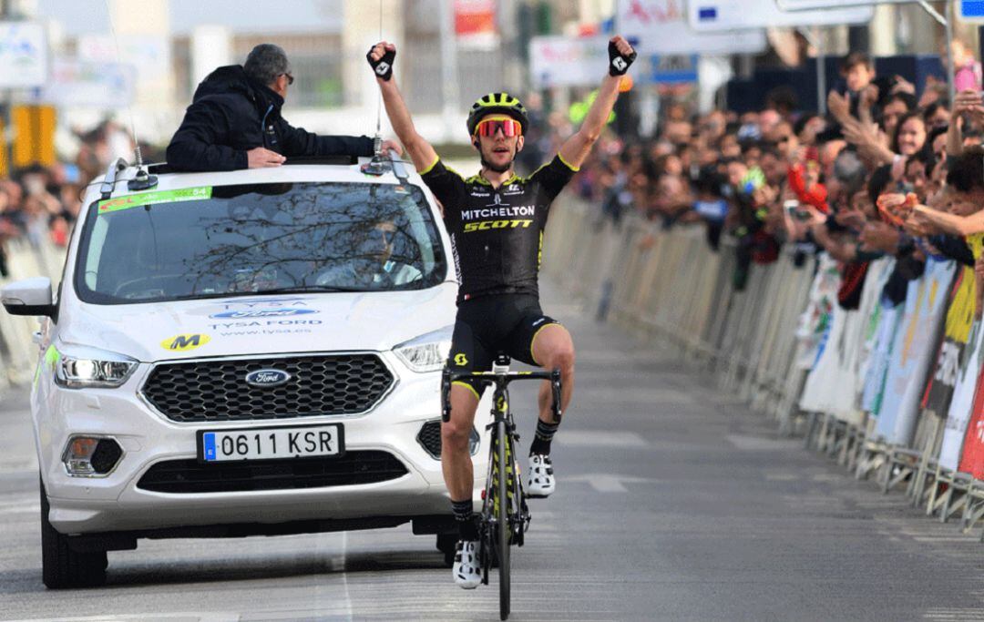 Simon Yates gana una de las etapas de la pasada edición de la Vuelta a Andalucía.