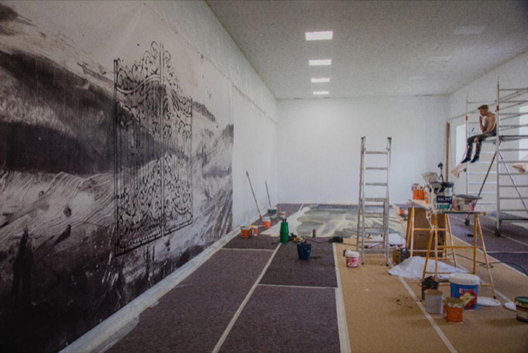 El artista Gonzalo Borondo trabaja en el proyecto "Insurrecta"