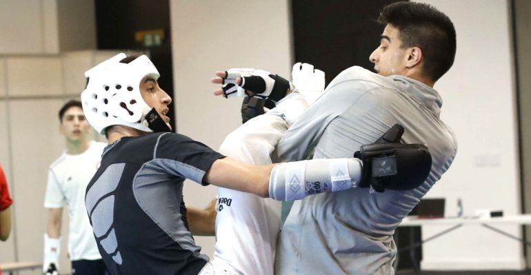 Los taekwondistas Joel González y Jesús Tortosa durante una sesión de entrenamiento en el Ríocentro, en los Juegos Olímpicos