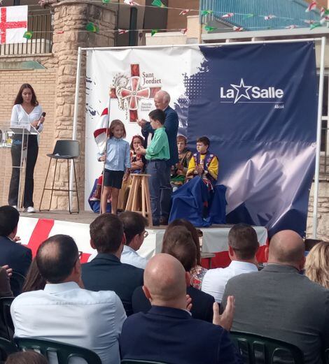 Acto de relevo de Sant Jordiet 2022 en el colegio La Salle de Alcoy