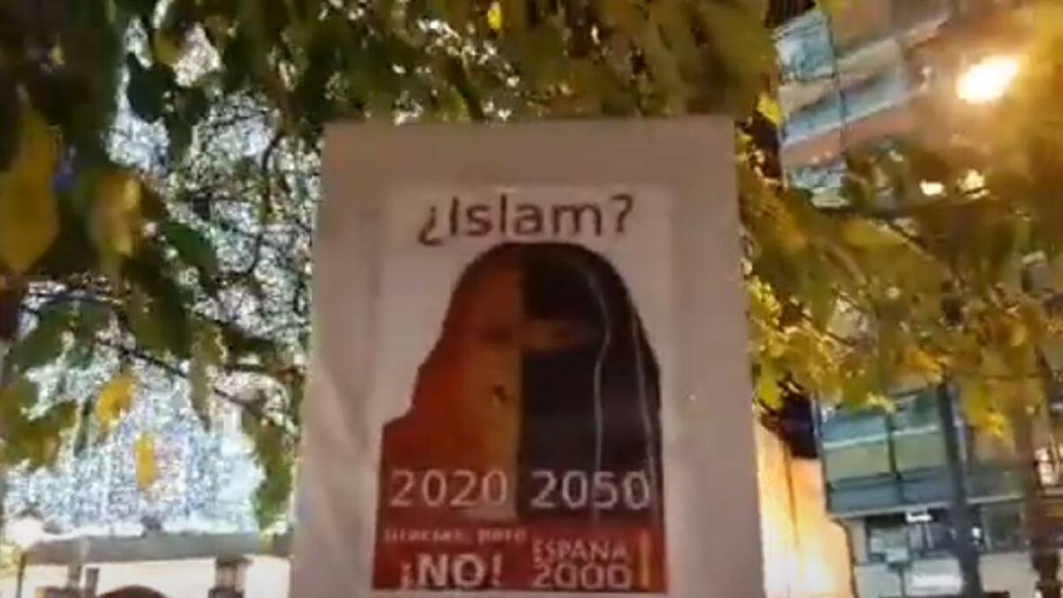 Sancionada con 601 euros por denunciar un acto islamófobo de España 2000