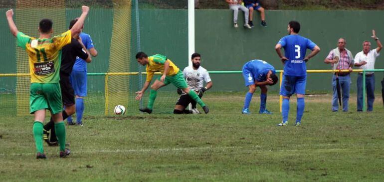 Jugadores de la Unión celebran un gol.