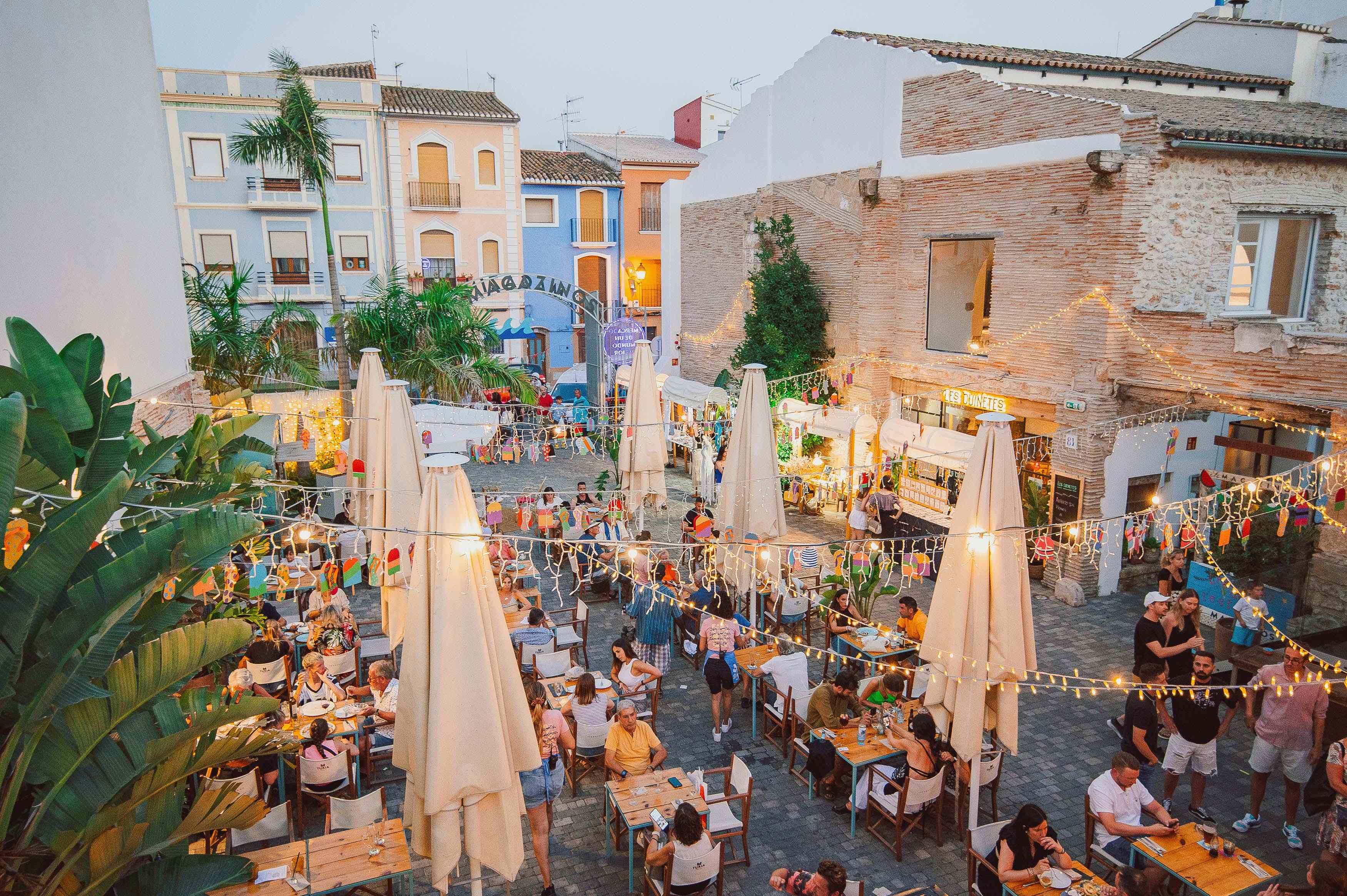 Mercado gastronómico Els Magazinos, en Dénia.