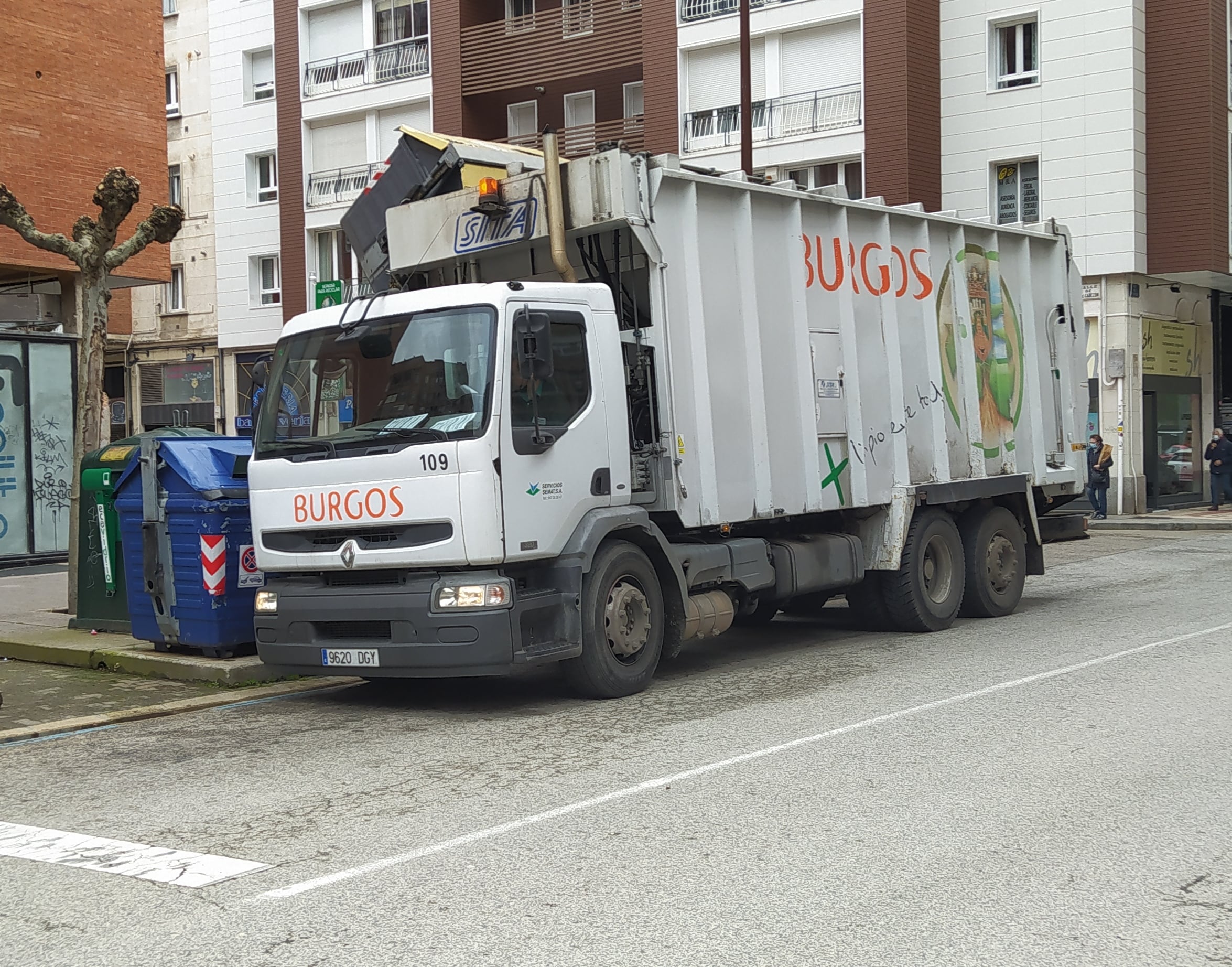 La flota de camiones de recogida de basuras debe ser renovada así como el resto del equipamiento por cuenta de la nueva concesionaria Urbaser