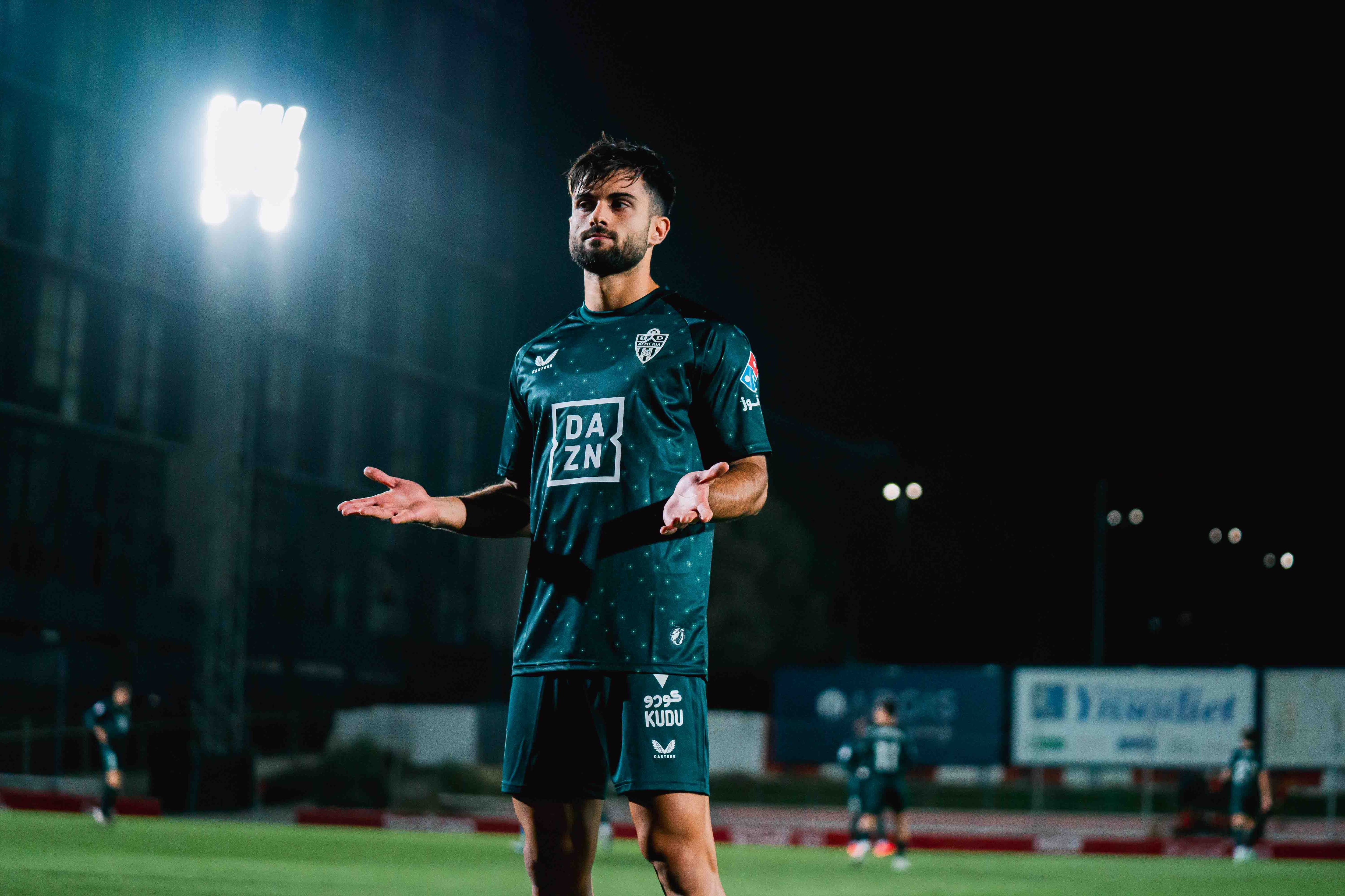 El hombre del partido. Arnau celebrando el primer gol contra el Sanse tras un gran lanzamiento.