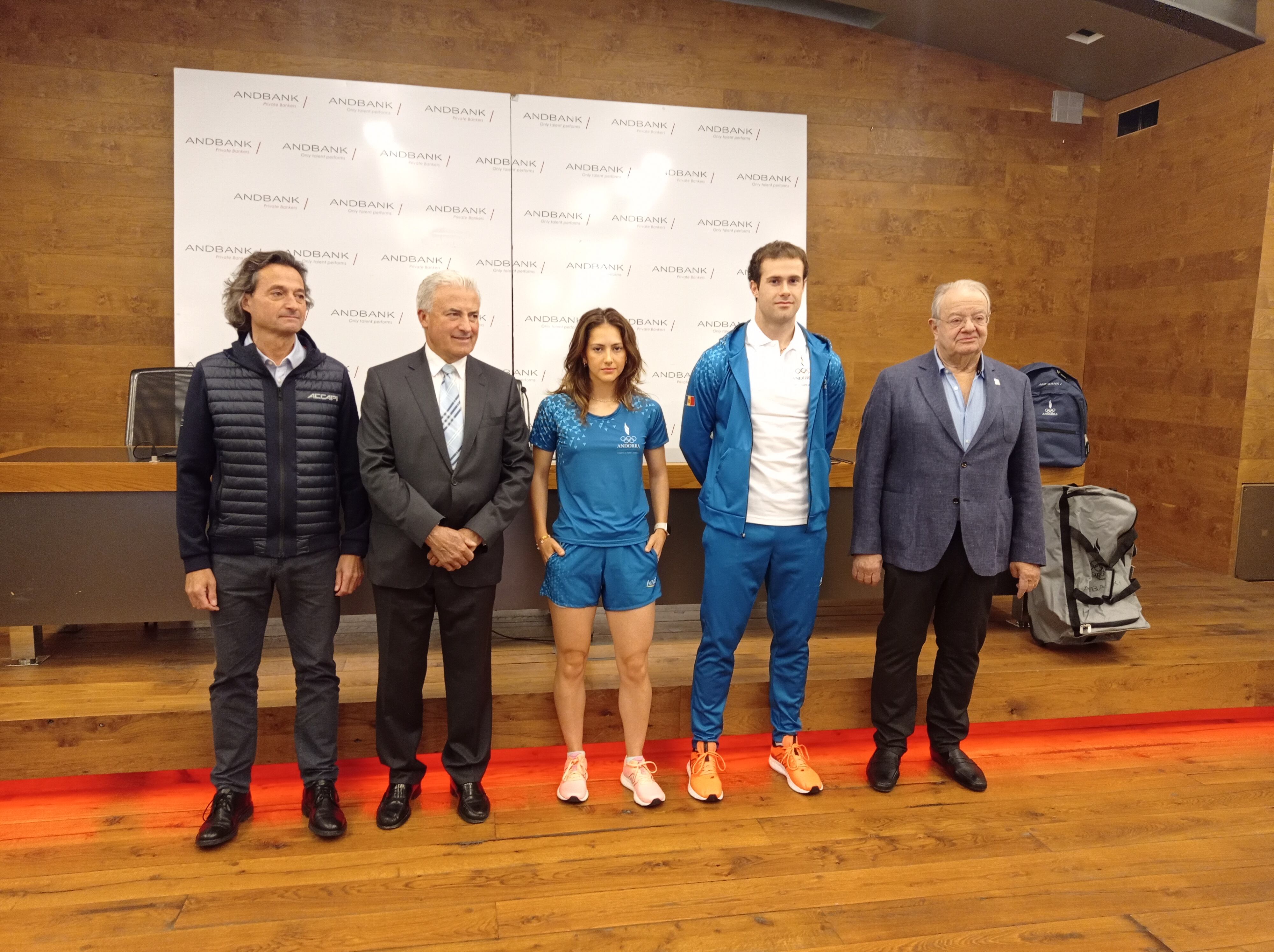 La foto oficial de les noves equipacions de la delegació andorrana per a Malta 2023.