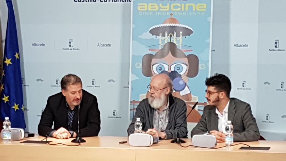 José Luis Cuerda: "el tejemaneje del mundo lo tienen 1.484 personas o así"