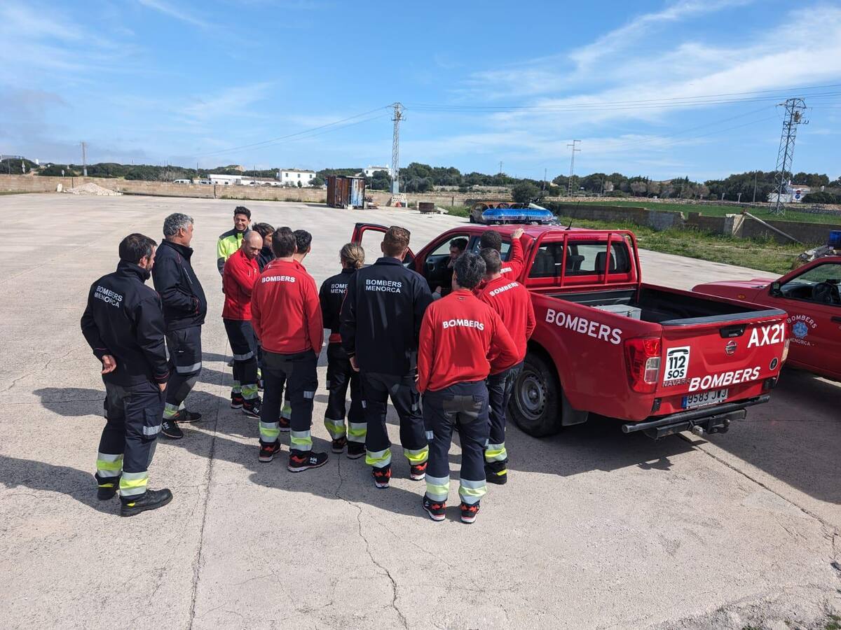Els Bombers de Menorca accepten tornar a fer hores extres mentre negocien amb el Consell