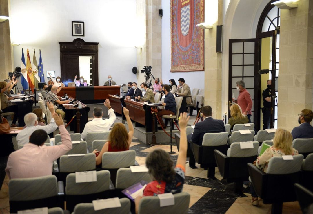 Uno de los plenos del Ayuntamiento de Jerez