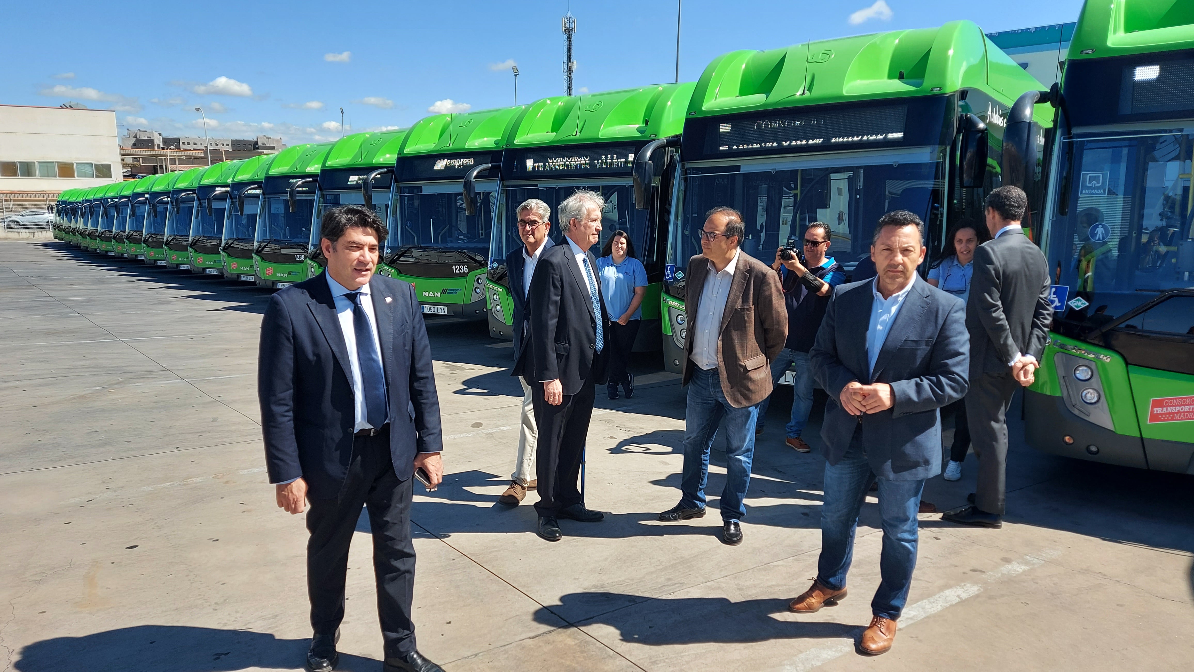 Los 24 autobuses presentados por la empresa Martín