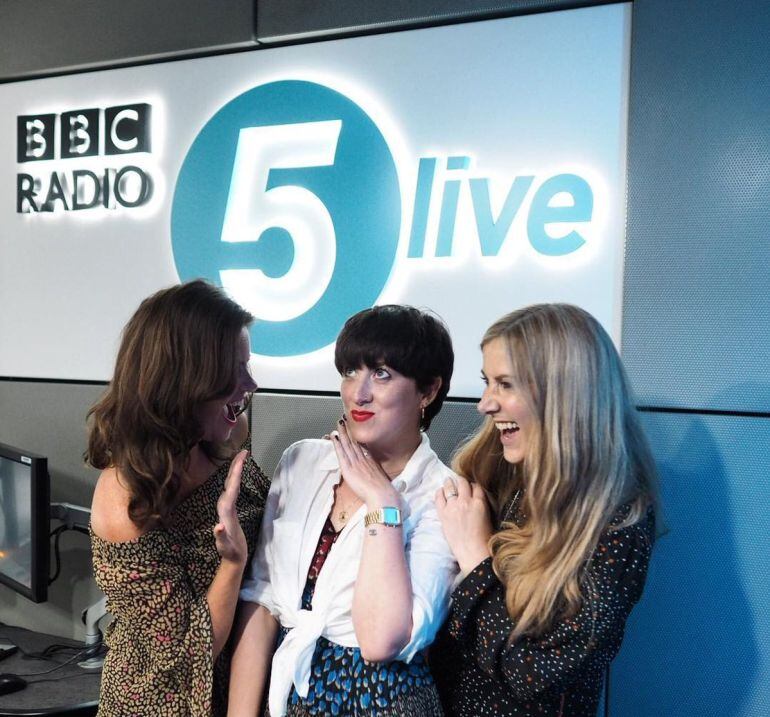 La periodista Rachael Bland (d) junto a sus compañeras