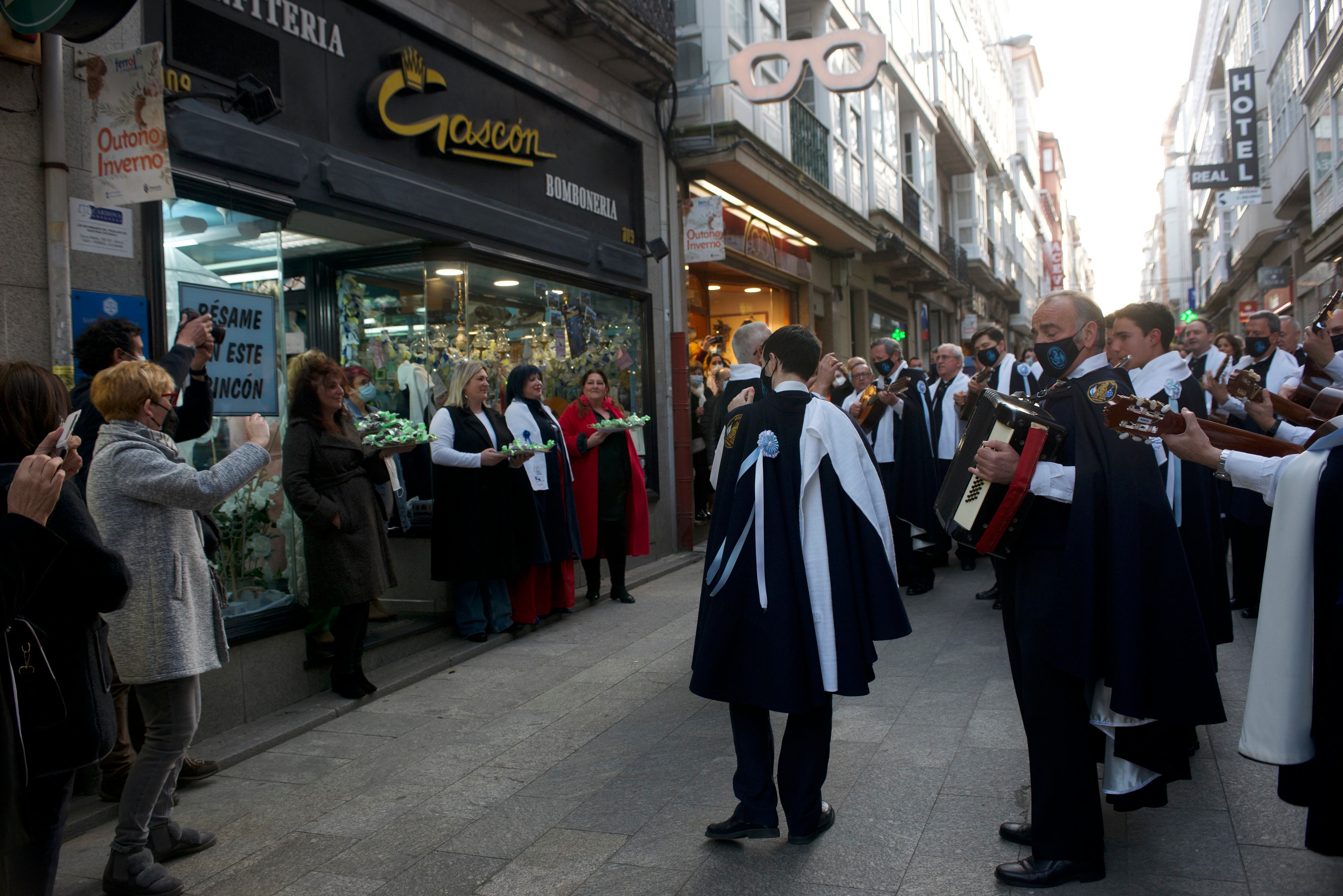 Pasacalles el pasado mes de marzo en la calle Real de Ferrol con motivo de la fiesta de las Pepitas