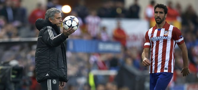 Mourinho le quita la pelota a Raúl García