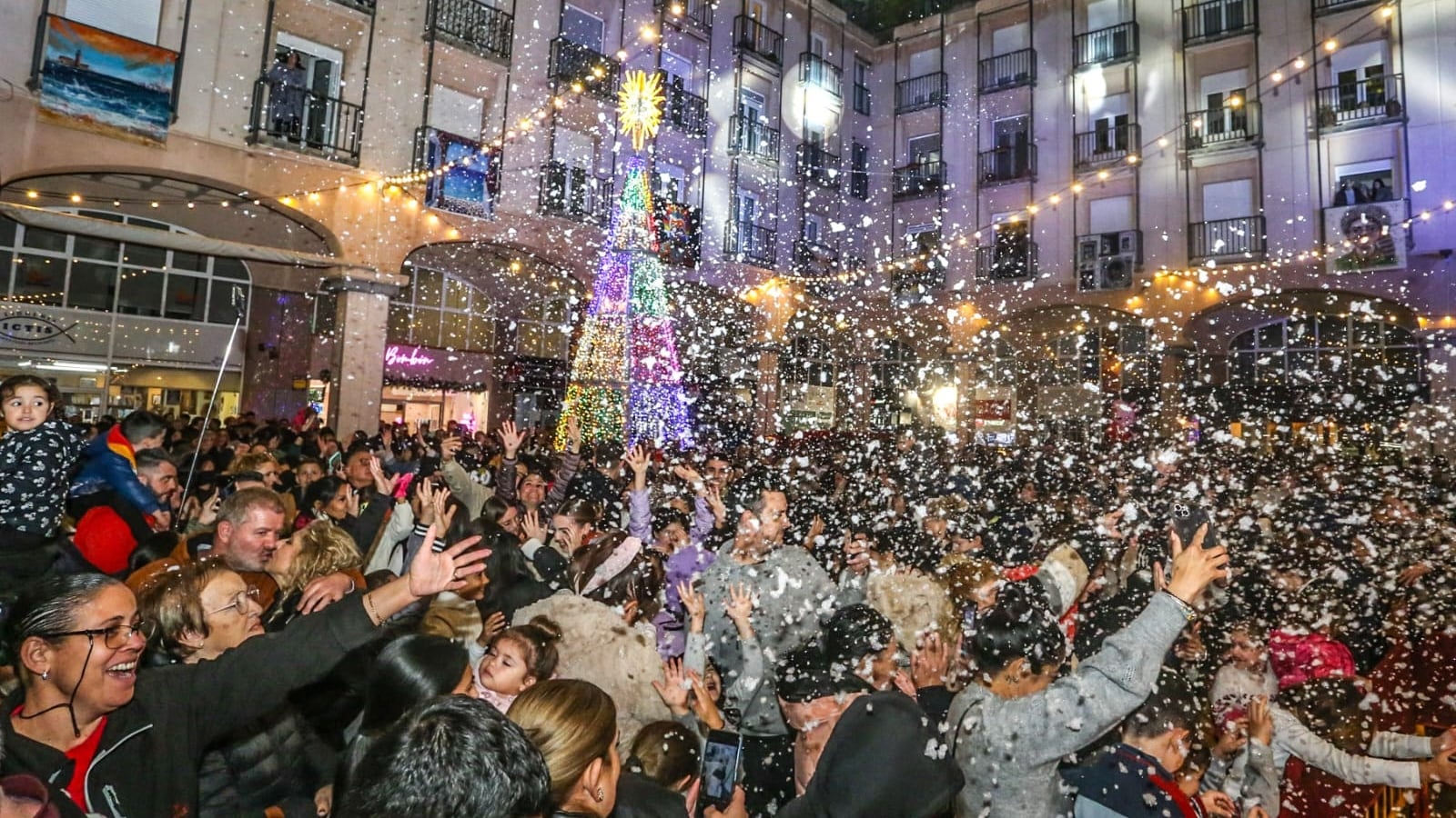 Los eldenses festejan la llegada de la Navidad