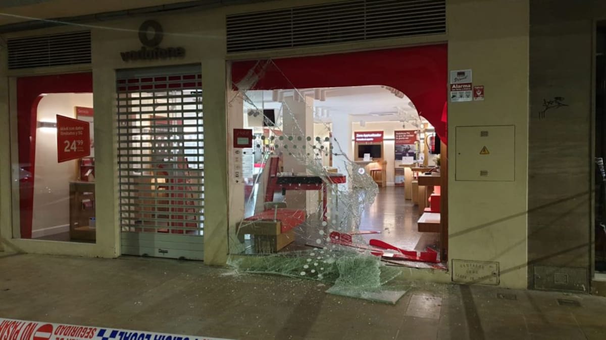 Robo con alunizaje en una tienda de Vodafone en Úbeda