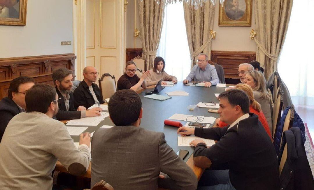 Reunión de la xunta extrordinaria de goberno en Santiago