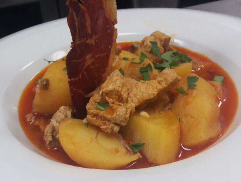 Marmita de patatas de la Ojeda con bonito y jamón ibérico de Guijuelo