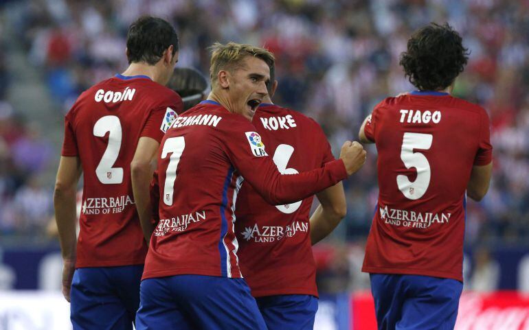 Antoine Griezmann celebra el primer tanto de la temporada del Atlético de Madrid.