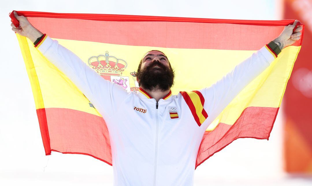 Regino Hernandez celebra su bronce en los juegos de invierno de PyeongChang 2018