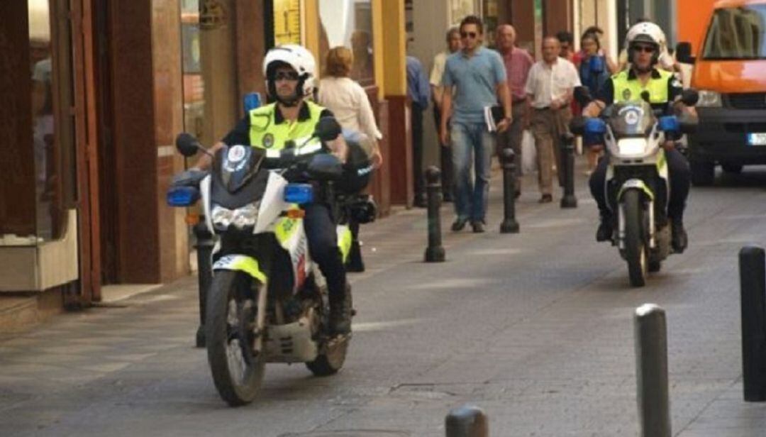 Agentes de policía en Algeciras.