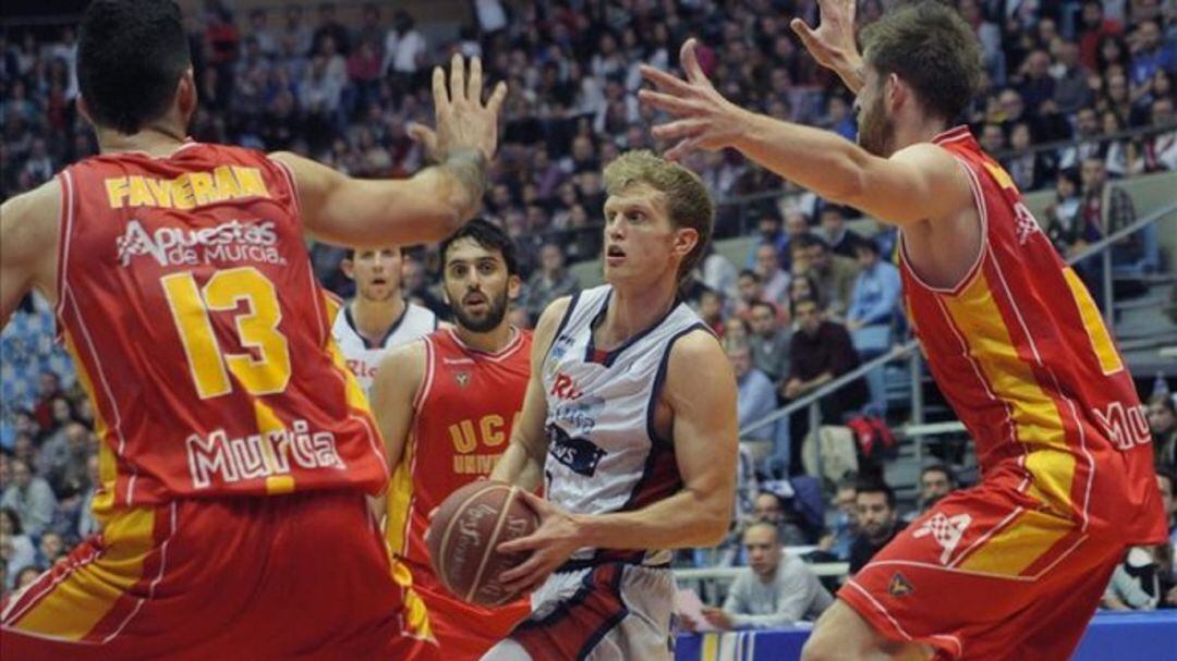 Tyler Haws regresa a Estados Unidos y el Bilbao Basket le abre un expediente 