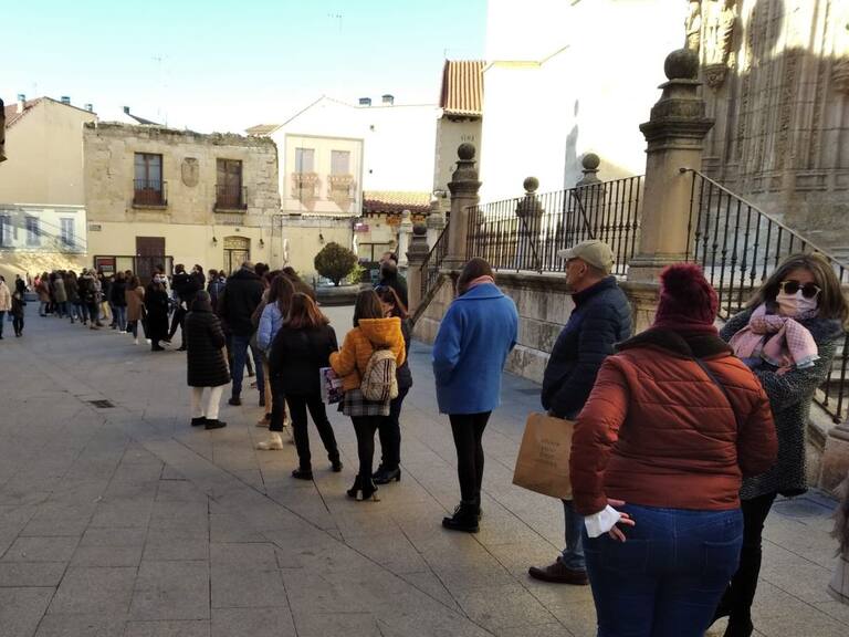 La venta de bonos en Café Central genera cada año largas colas