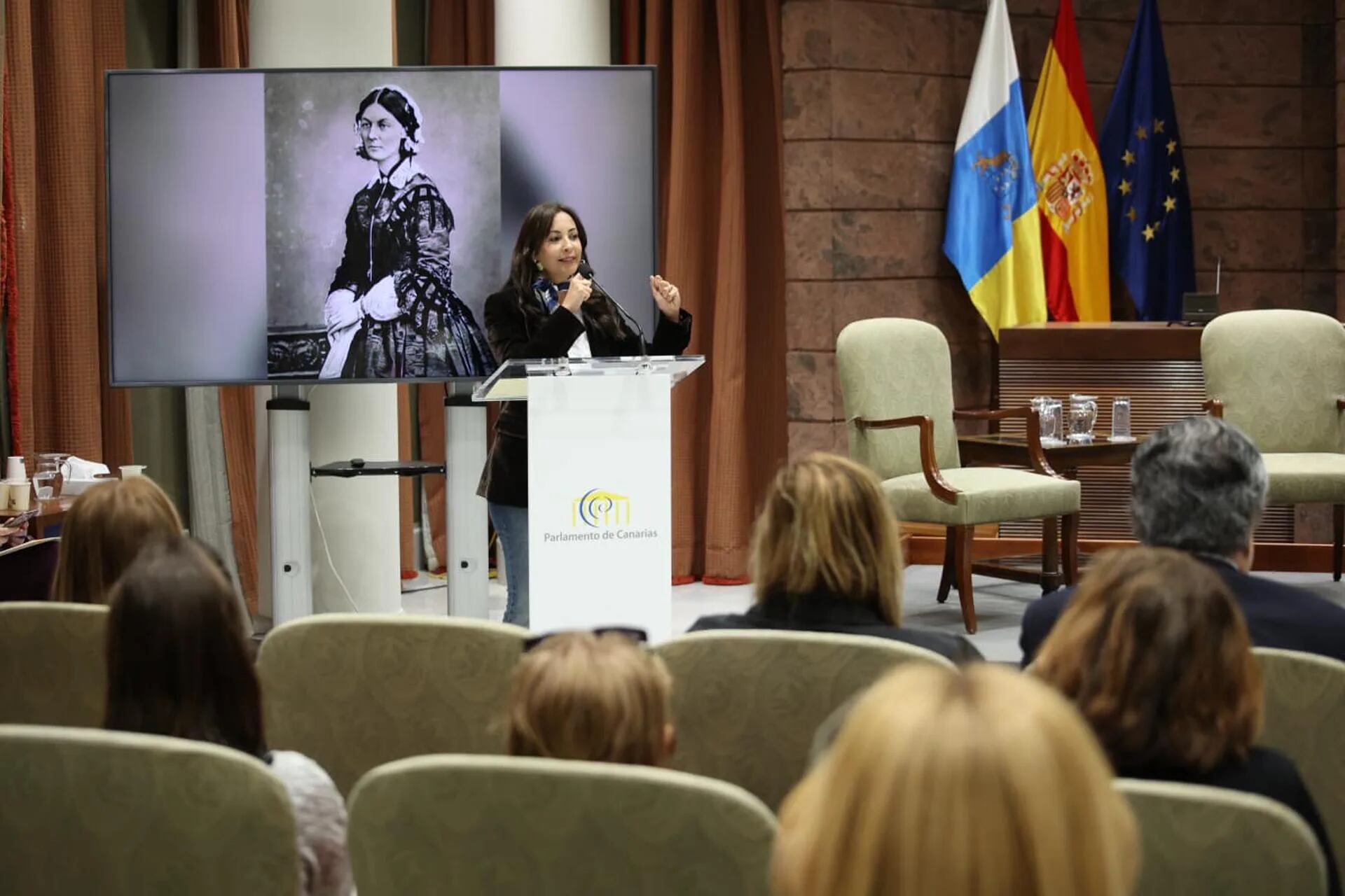 La enfermera Sanae El Hadi, de la Asociación Atria de Lanzarote, ha defendido este jueves la predisposición genética de las mujeres para realizar un papel cuidador en la sociedad. EFE/Ramón de la Rocha.