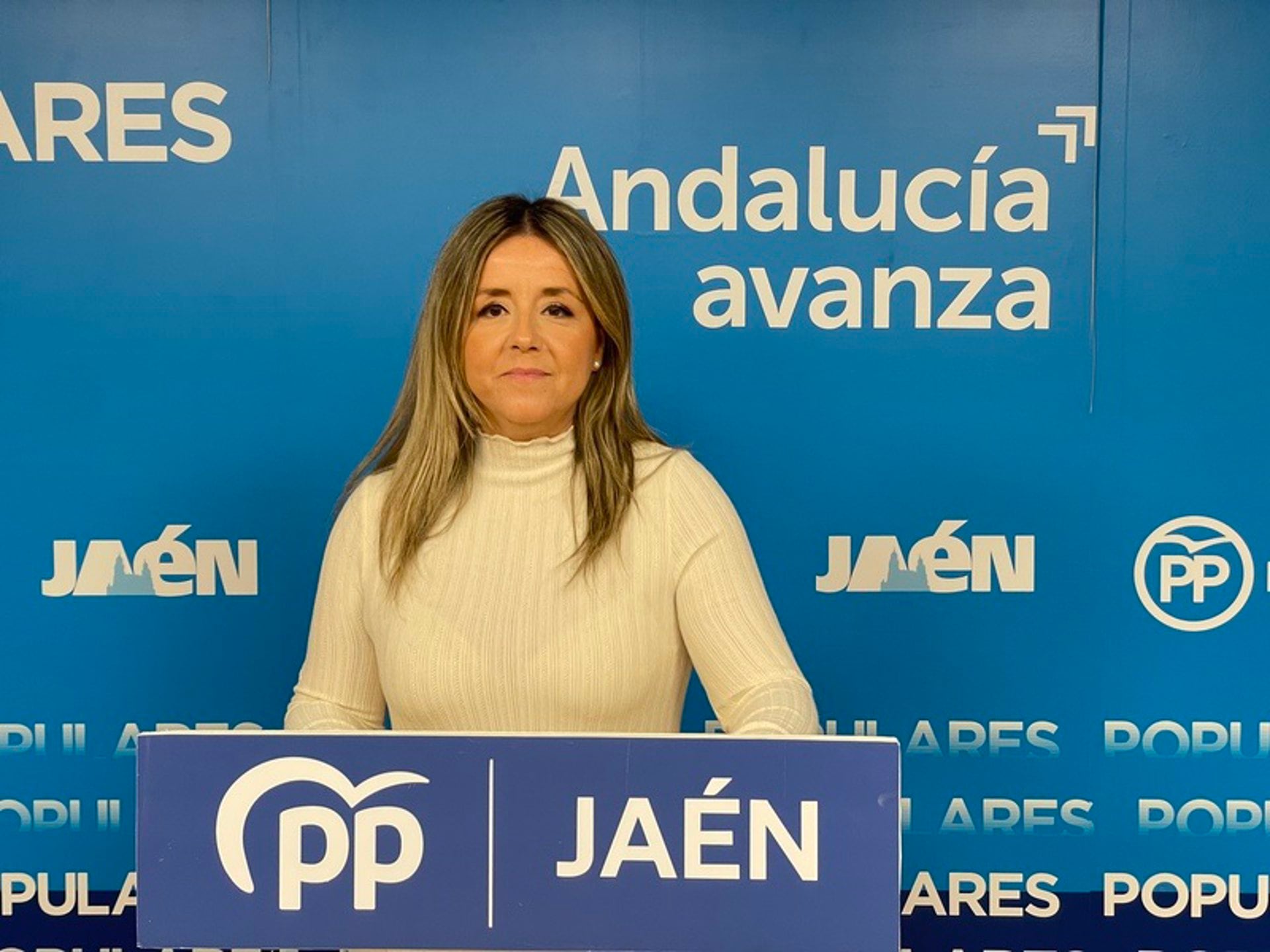 La secretaria general del Partido Popular de Jaén, Elena González, durante una comparecencia ante los medios.