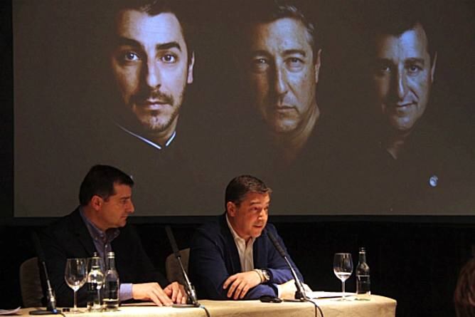 El sommelier del Celler de Can Roca, Josep Roca, i el chef del restaurant, Joan Roca, en un almuerzo con un centenar de periodistas en Londres