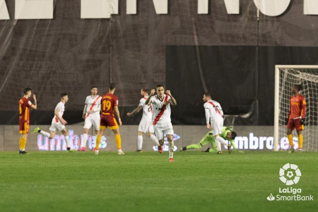 Los jugadores del Rayo celebran el gol de la remontada