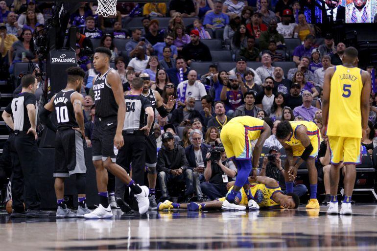 Momento en el que McCaw cae al suelo y necesita ser atendido. 