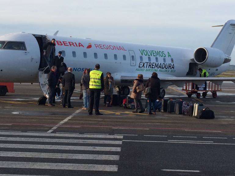 El primer vuelo de Air Nostrum llegó al aeropuerto pacense a las 09:10 de la mañana procedente de Barcelona