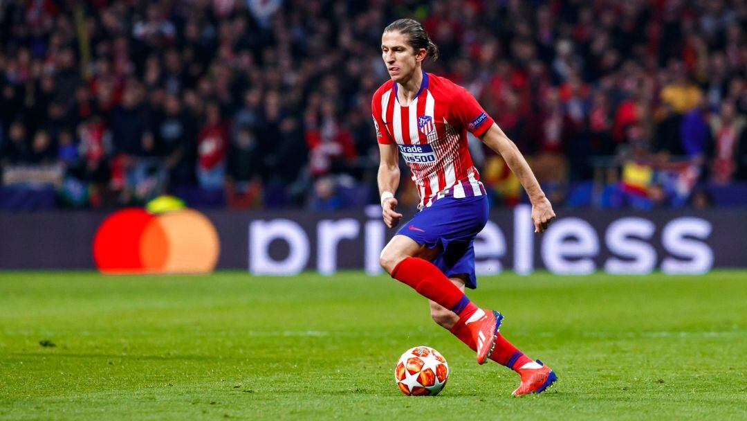 Filipe Luis en un partido de Liga de Campeones.