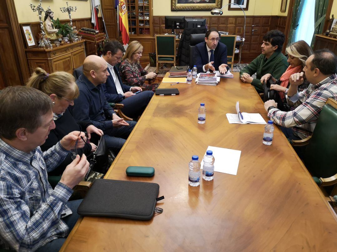 Reunión en el Ayuntamiento de Palencia con los representantes políticos y sindicales