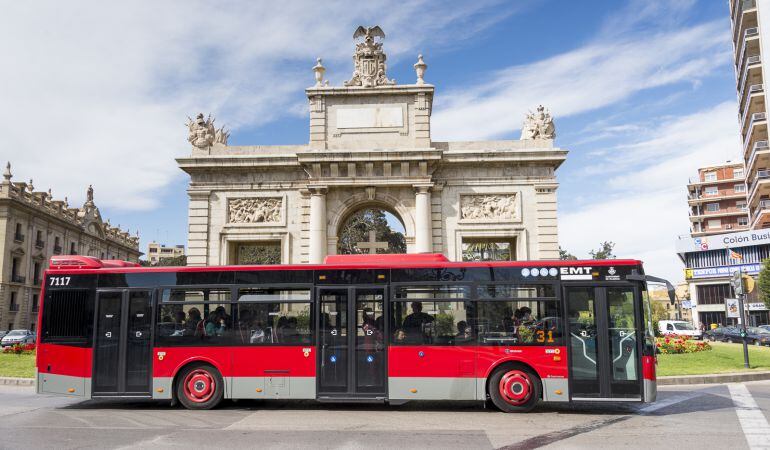 Un autobús de la EMT