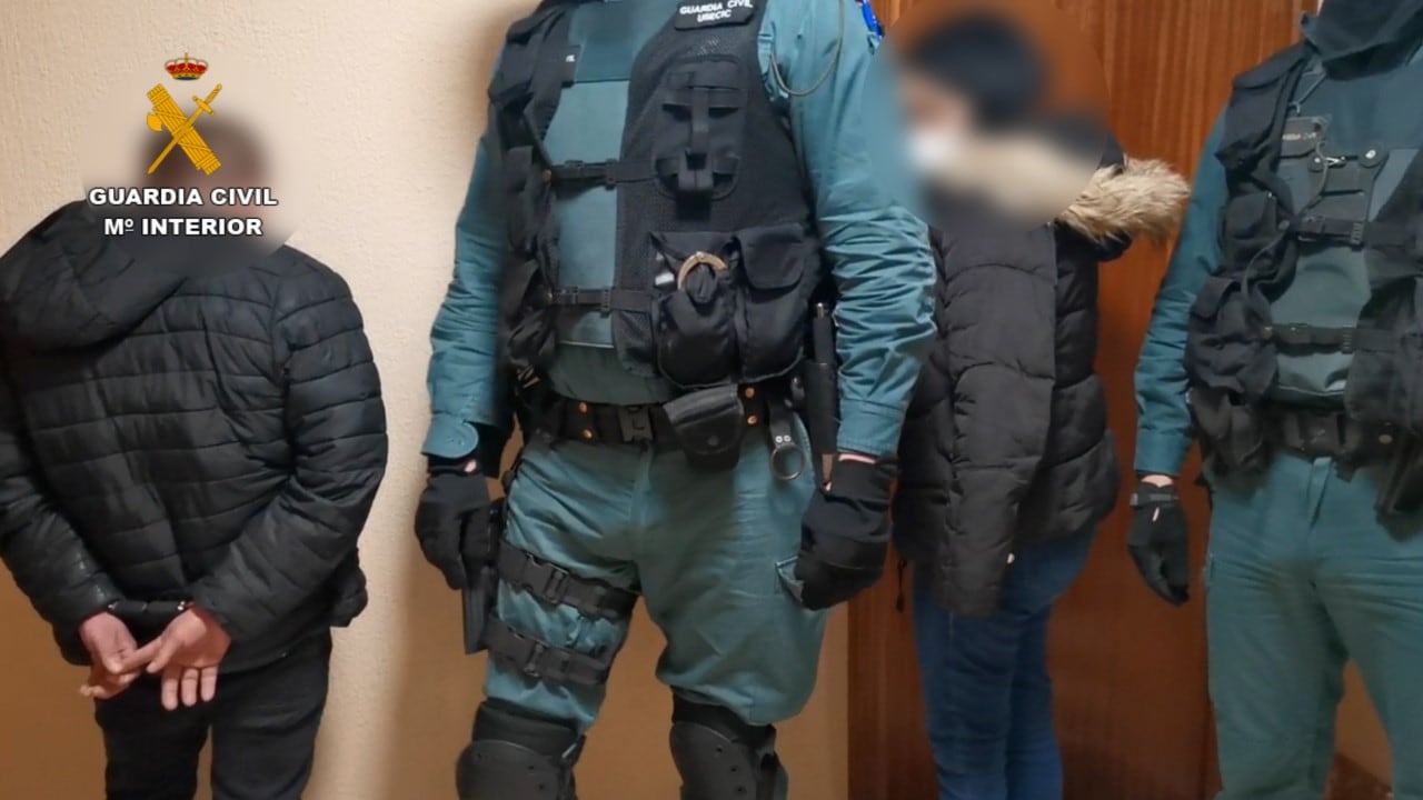 Momento de la detención por agentes de la Guardia Civil