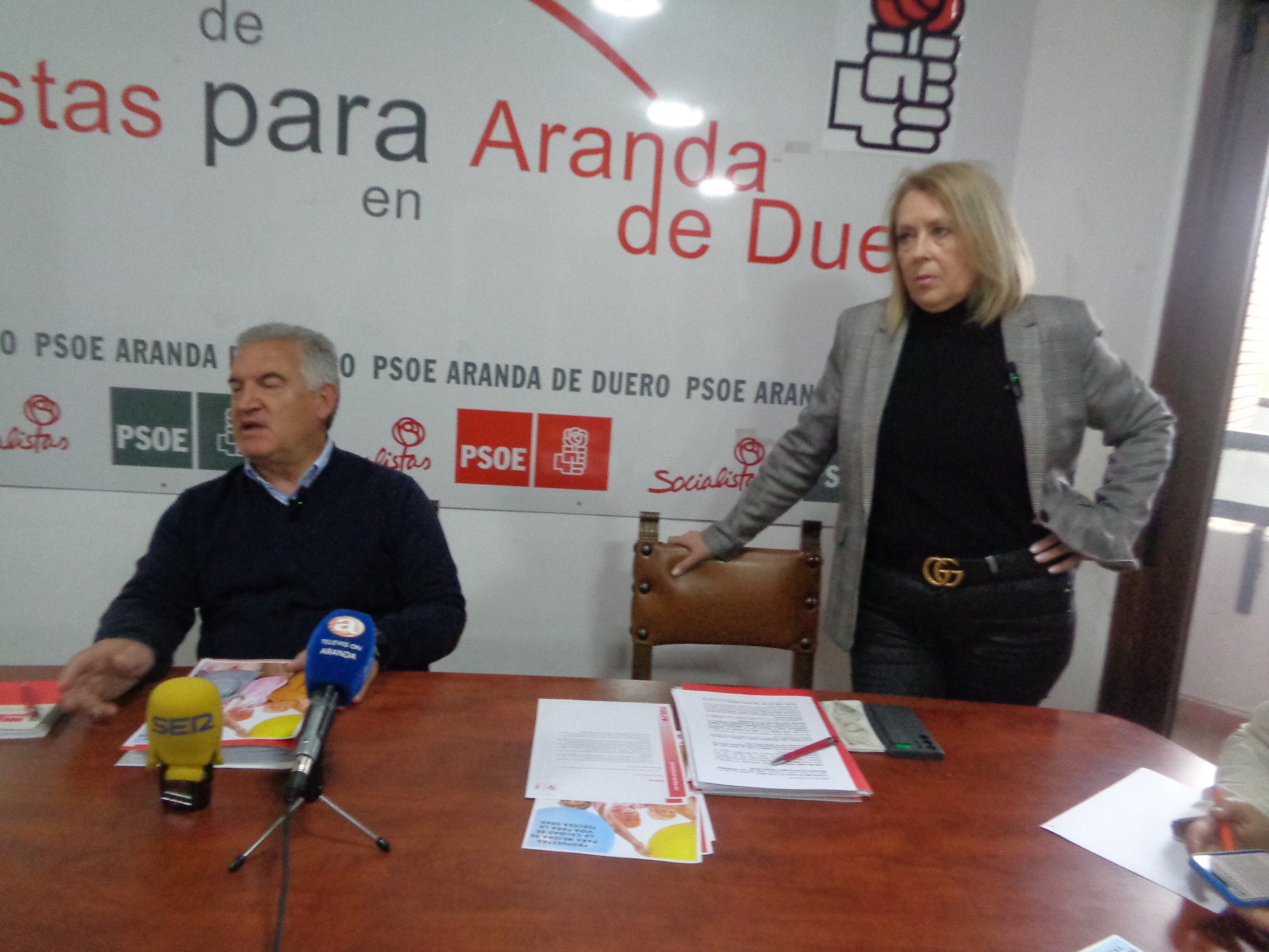 Amparo Simón presentó estas propuestas  acompañado del candidato a la Alcaldía, Ildefonso Sanz