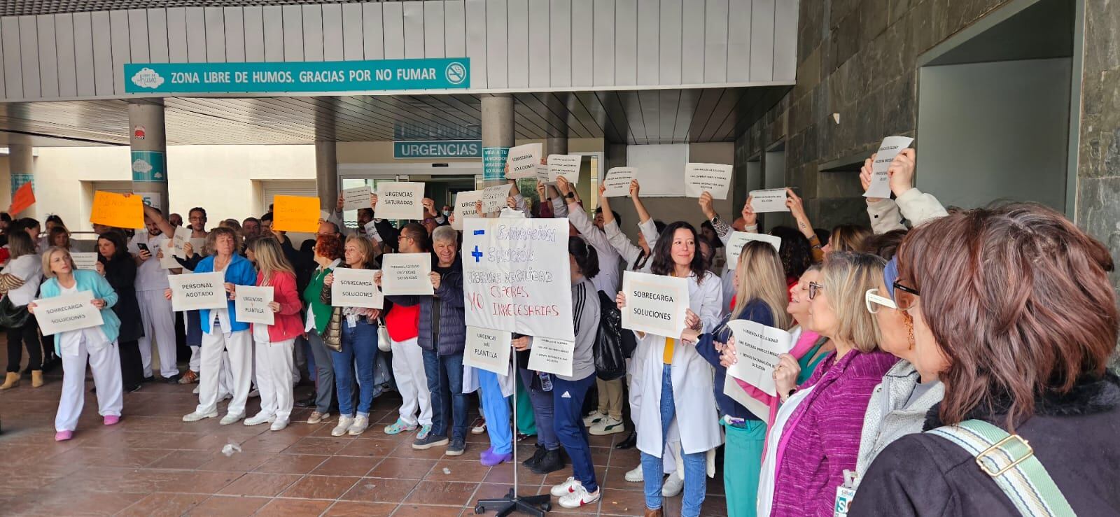 Concentración de los profesionales del Servicio de Urgencias del Hospital Miguel Servet