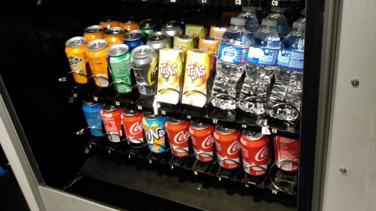 Entra en vigor la prohibición de vender bollería y refrescos en los institutos: La Región recuerda que lleva aplicándolo desde hace 15 años