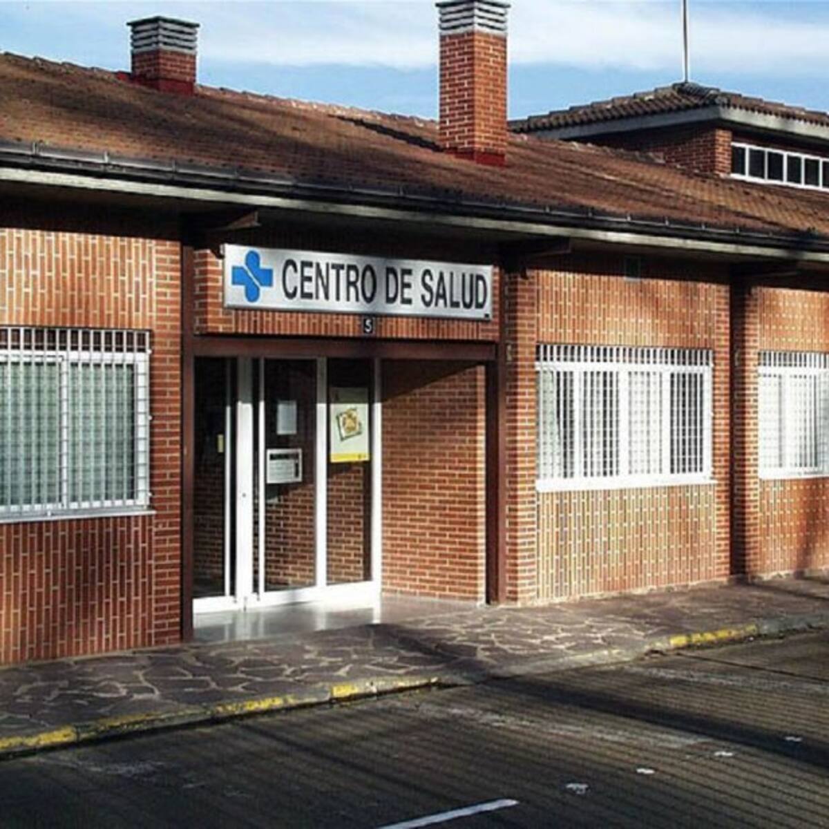 Aguilar traslada sus necesidades sanitarias al consejero que las valora como razonables