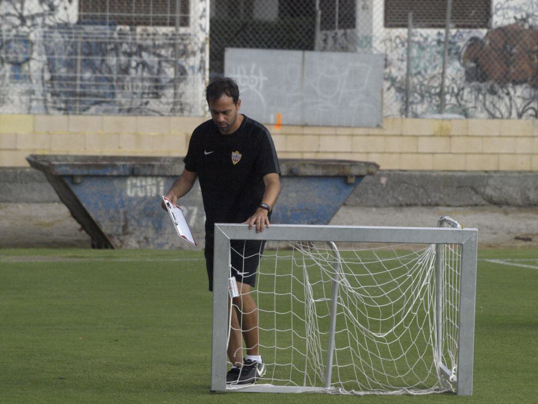 Fran Fernández en el campo de la Vega.