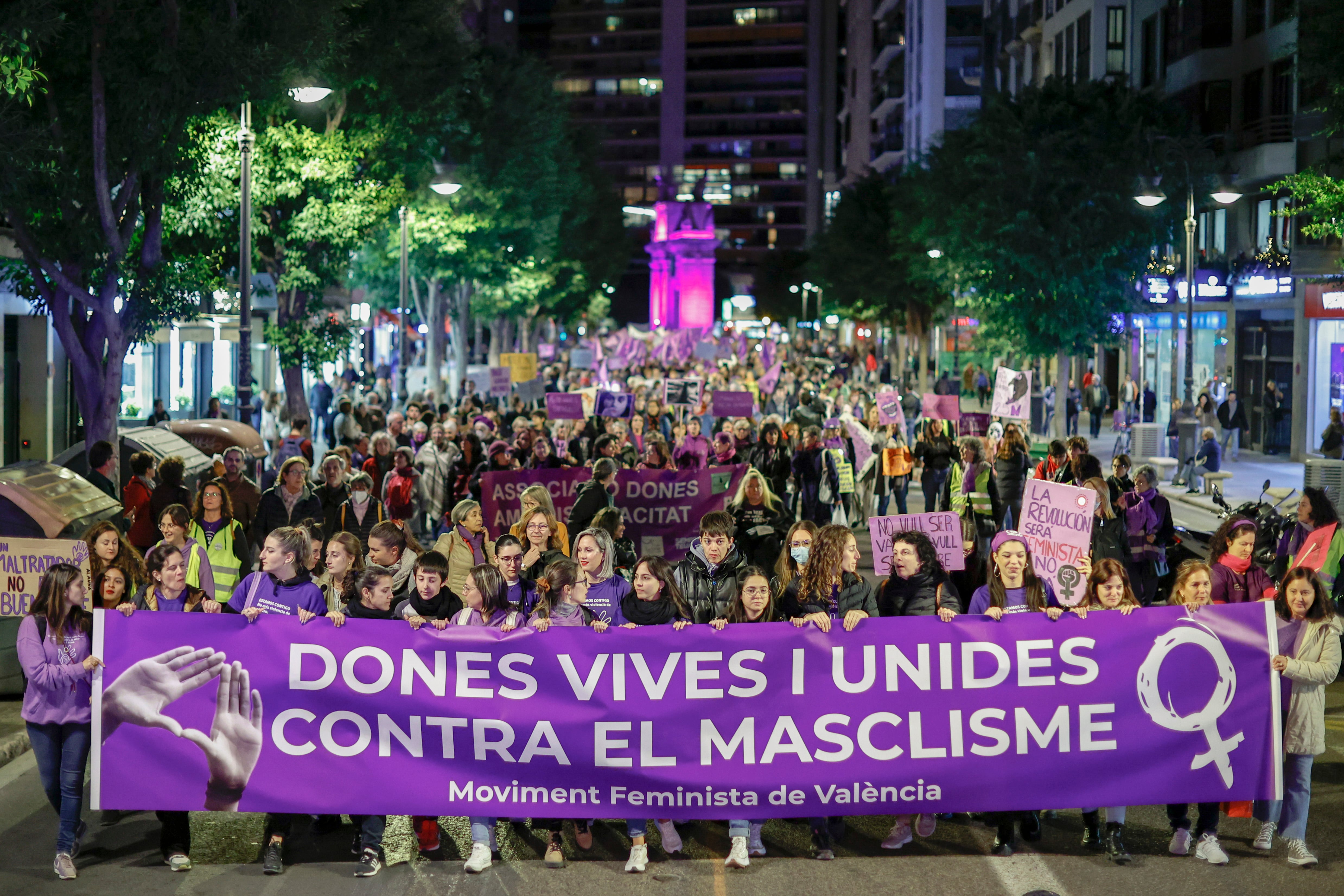 Inicio de la manifestación convocada por el Moviment Feminista de València bajo el lema &quot;Dones, vives i unides contra el masclisme&quot;, el pasado 25 de noviembre.