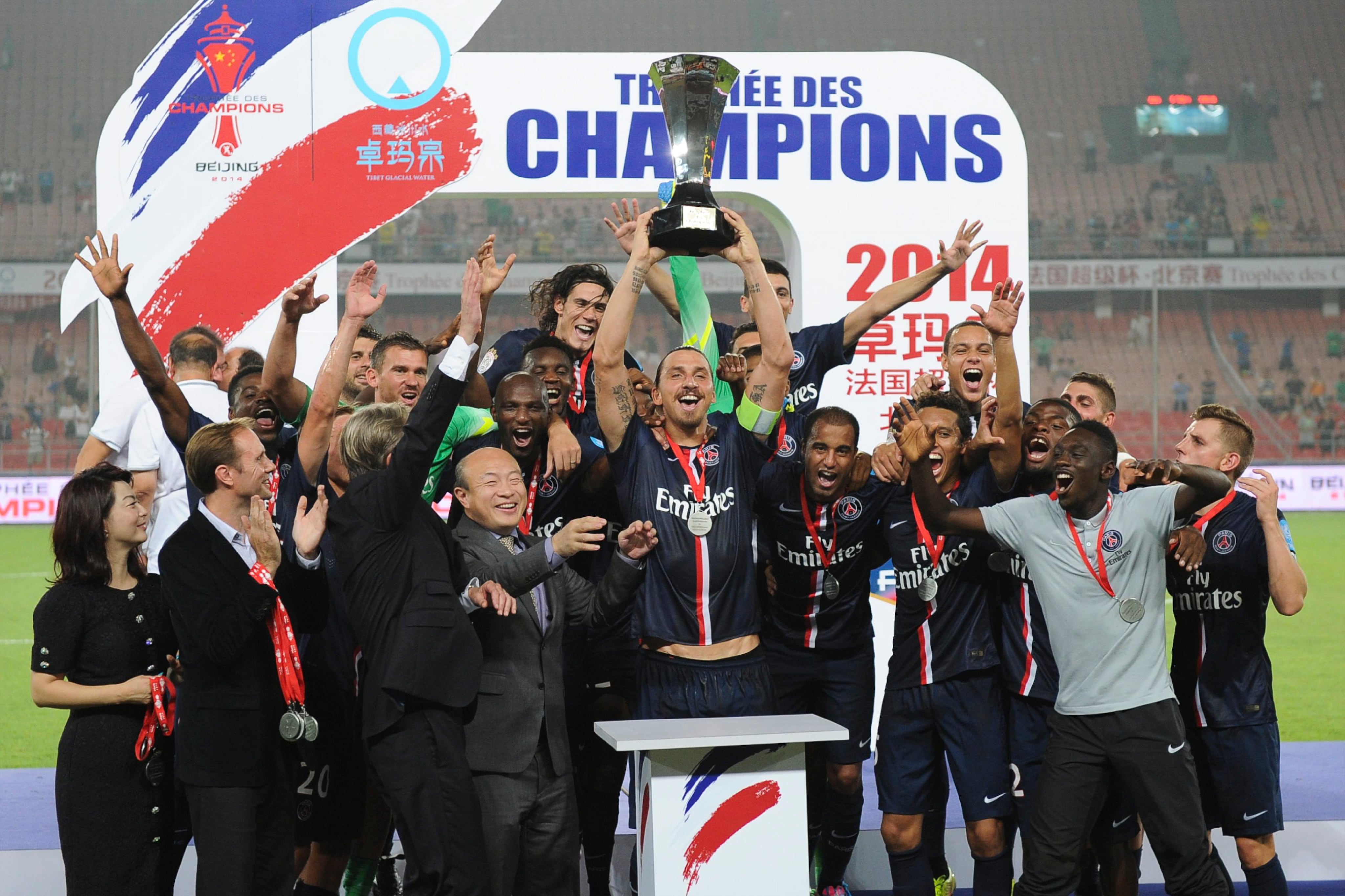 El PSG levanta la Supercopa de Francia del año 2014